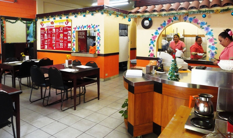 Imagen del bar/restaurante del Hotel Santo Tomas, Ensenada. Foto 3