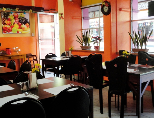 Imagen del bar/restaurante del Hotel Santo Tomas, Ensenada. Foto 4