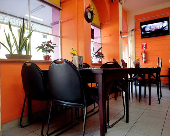 Imagen del bar/restaurante del Hotel Santo Tomas, Ensenada. Foto 6