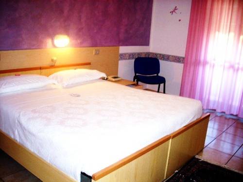 Imagen de la habitación del Hotel Santoianni. Foto 15