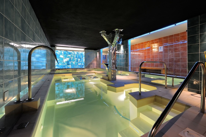 Imagen de la piscina del Hotel Santoli. Foto 10