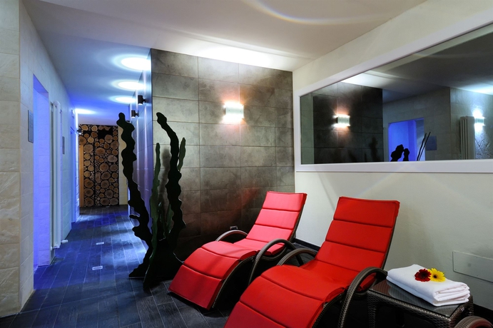 Imagen de la piscina del Hotel Santoli. Foto 11