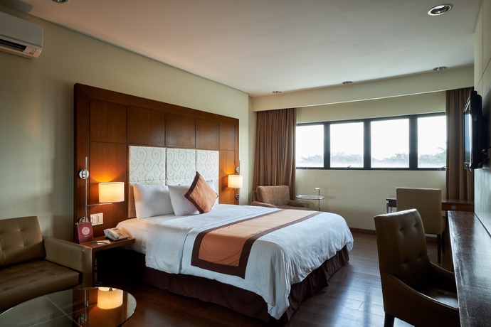 Imagen de la habitación del Hotel Santomas Suites. Foto 3