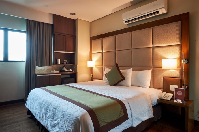 Imagen de la habitación del Hotel Santomas Suites. Foto 6