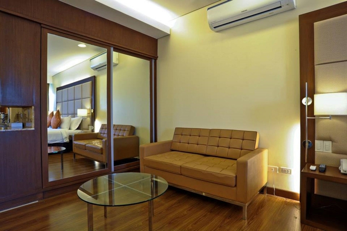 Imagen de la habitación del Hotel Santomas Suites. Foto 7