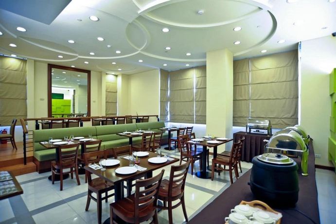 Imagen del bar/restaurante del Hotel Santomas Suites. Foto 2