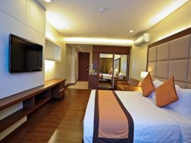 Imagen de la habitación del Hotel Santomas Suites. Foto 11