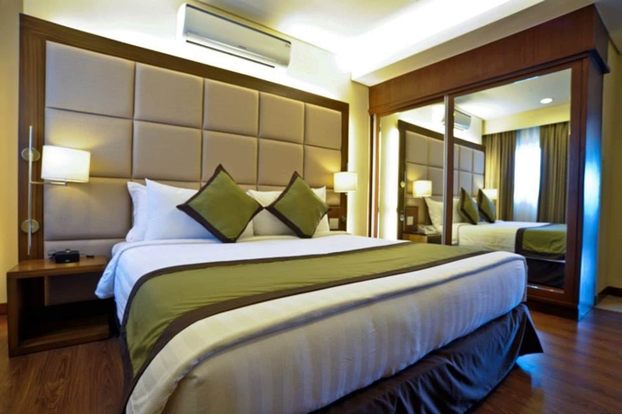 Imagen de la habitación del Hotel Santomas Suites. Foto 12