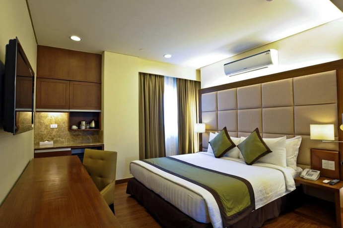 Imagen de la habitación del Hotel Santomas Suites. Foto 14