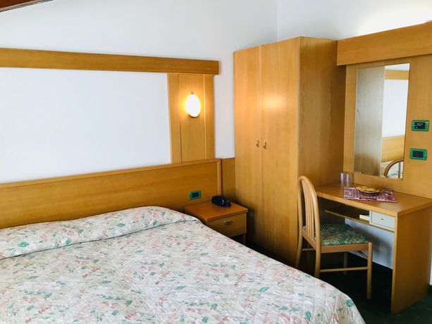 Imagen de la habitación del Hotel Santoni. Foto 8