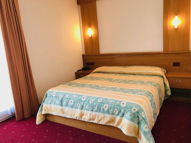 Imagen de la habitación del Hotel Santoni. Foto 9
