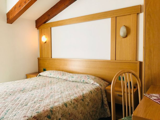 Imagen de la habitación del Hotel Santoni. Foto 16