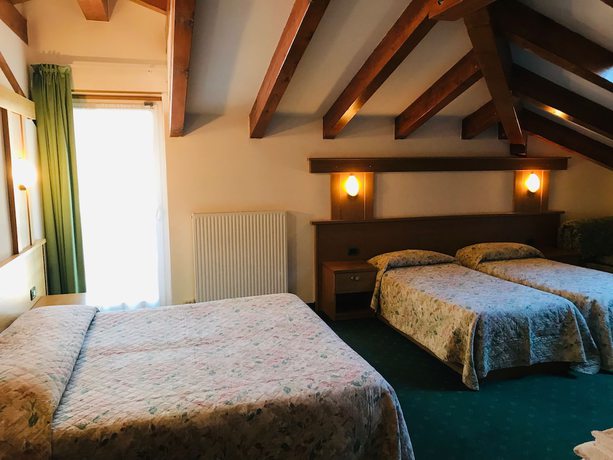 Imagen de la habitación del Hotel Santoni. Foto 18