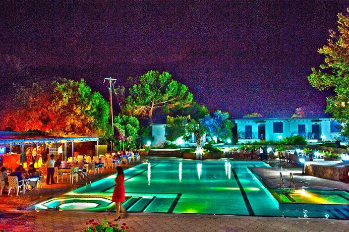 Imagen general del Hotel Santoria Holiday Village. Foto 1