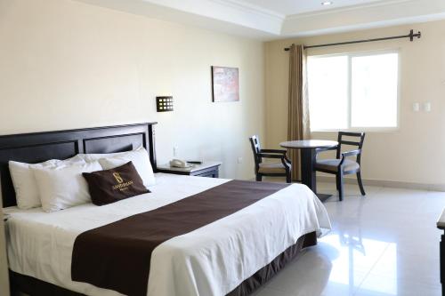 Imagen de la habitación del Hotel Santorian. Foto 8