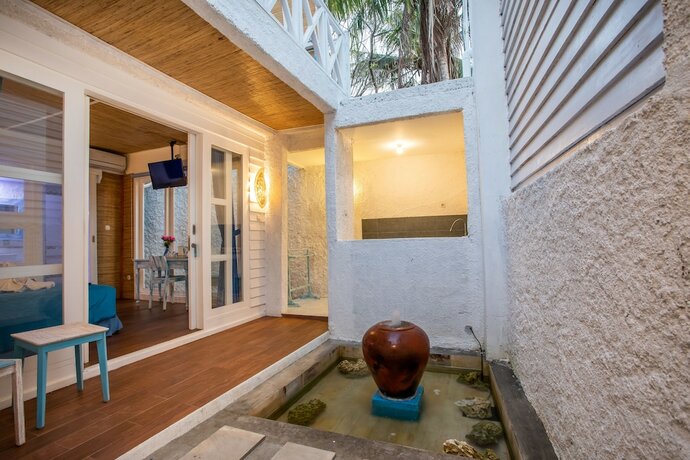 Imagen general del Hotel Santorini Beach Resort. Foto 9