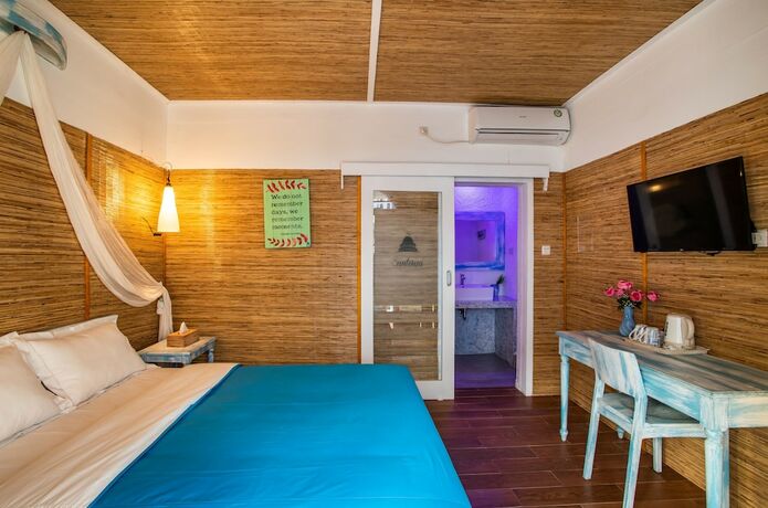 Imagen de la habitación del Hotel Santorini Beach Resort. Foto 16