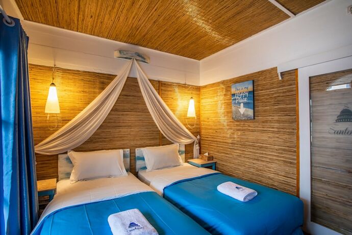 Imagen de la habitación del Hotel Santorini Beach Resort. Foto 22