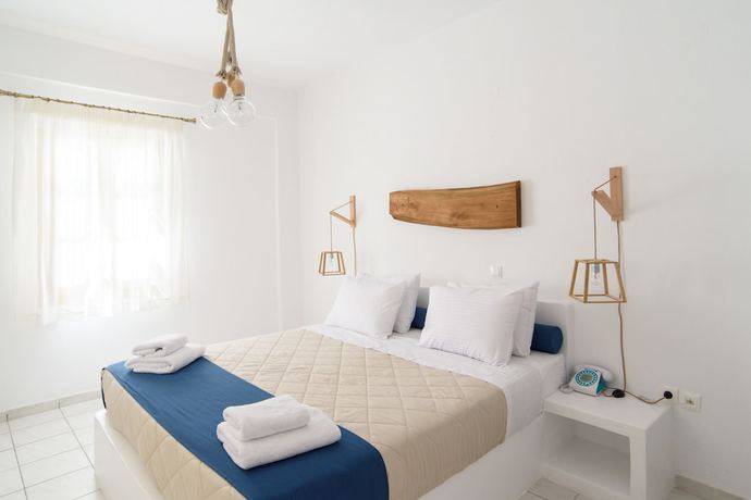 Imagen de la habitación del Hotel Santorini Crystal Blue. Foto 8