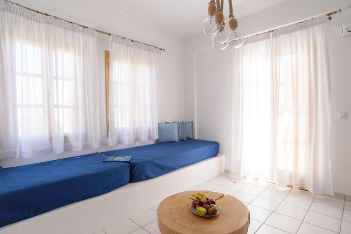 Imagen de la habitación del Hotel Santorini Crystal Blue. Foto 13