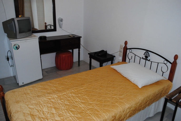 Imagen de la habitación del Hotel Santorini. Foto 4