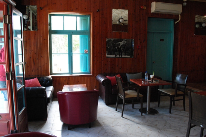 Imagen del bar/restaurante del Hotel Santorini. Foto 2