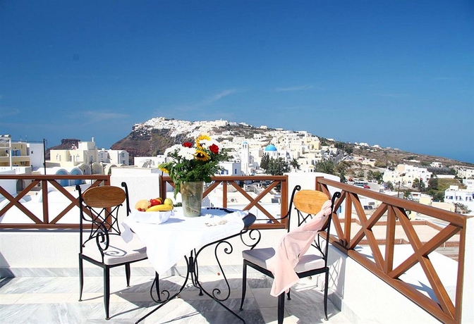 Imagen de los exteriores del Hotel Santorini Palace. Foto 13