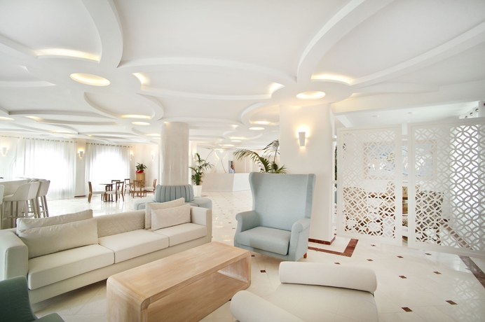 Imagen de los interiores del Hotel Santorini Palace. Foto 16