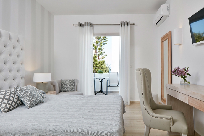 Imagen de la habitación del Hotel Santorini Palace. Foto 12