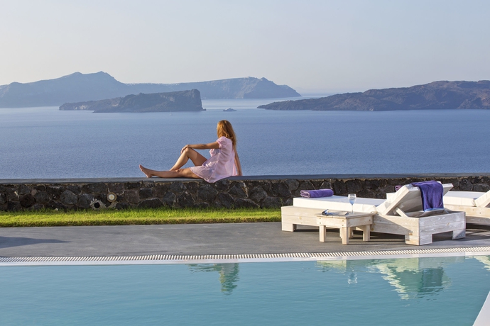 Imagen de la piscina del Hotel Santorini Princess Presidential Suites. Foto 13