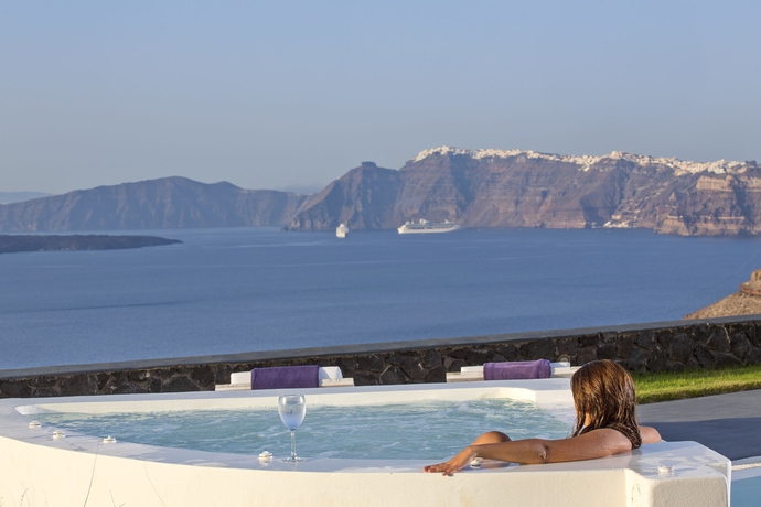 Imagen de la habitación del Hotel Santorini Princess Presidential Suites. Foto 4