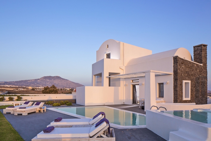Imagen de la piscina del Hotel Santorini Princess Presidential Suites. Foto 16
