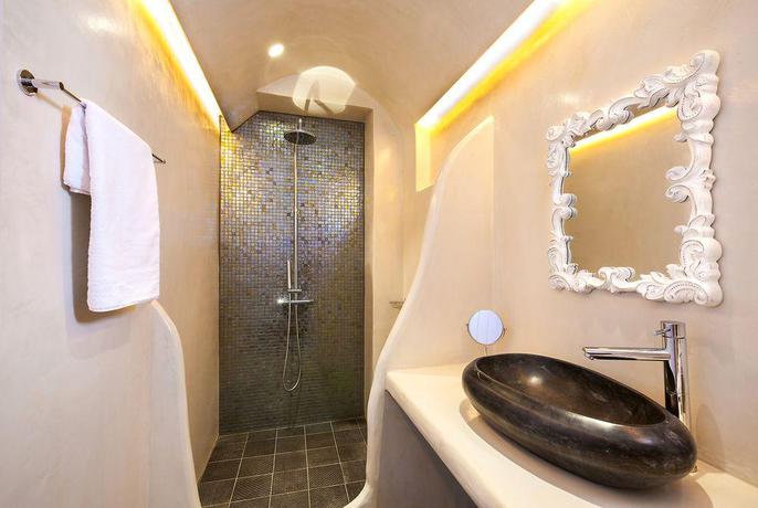 Imagen de la habitación del Hotel Santorini Secret Premium. Foto 3