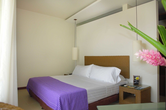 Imagen de la habitación del Hotel Santorini and Resort. Foto 2