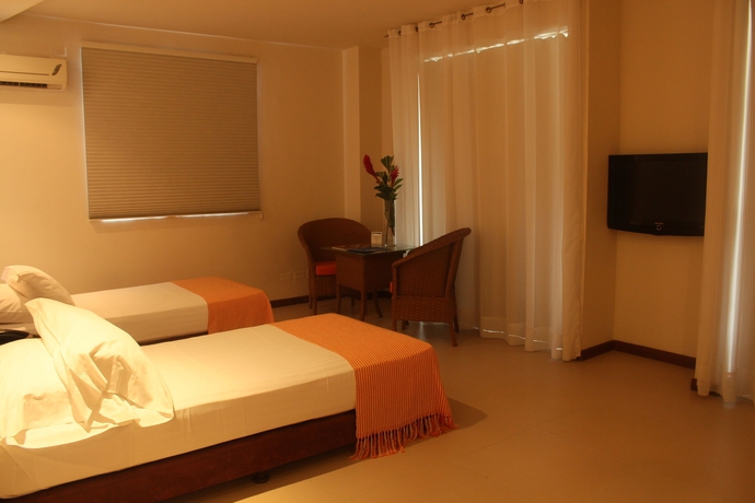 Imagen de la habitación del Hotel Santorini and Resort. Foto 3