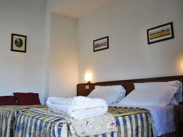 Imagen de la habitación del Hotel Santorotto. Foto 2