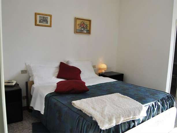 Imagen de la habitación del Hotel Santorotto. Foto 6