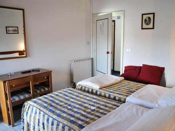 Imagen de la habitación del Hotel Santorotto. Foto 9