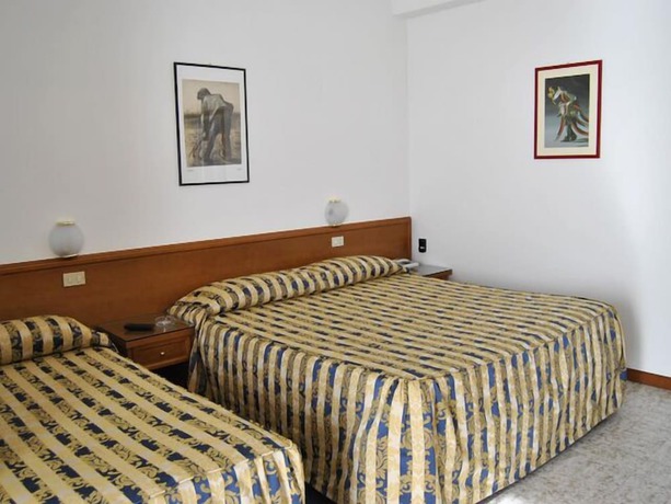 Imagen de la habitación del Hotel Santorotto. Foto 11