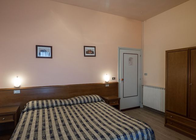 Imagen de la habitación del Hotel Santorotto. Foto 13