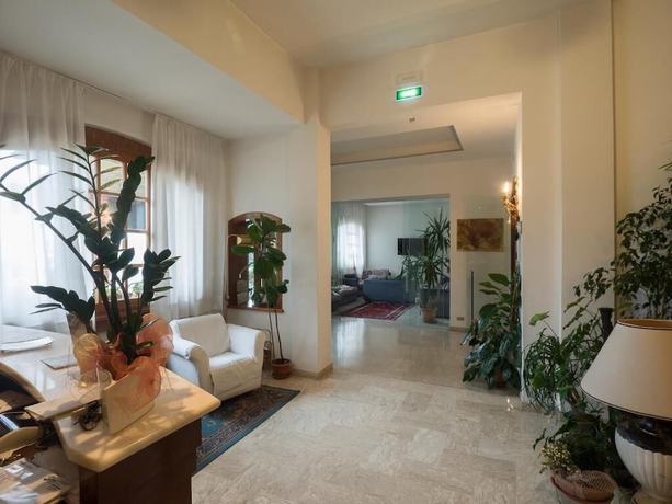Imagen de los interiores del Hotel Santorotto. Foto 20