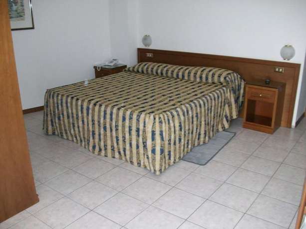 Imagen de la habitación del Hotel Santorotto. Foto 17