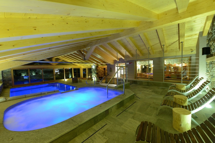 Imagen de la piscina del Hotel Sant'orso - Mountain Lodge and Spa. Foto 8