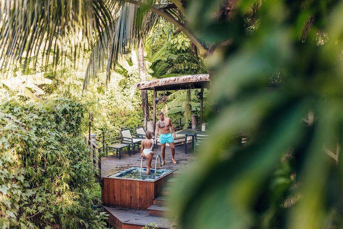 Imagen de la piscina del Hotel Santosa Detox And Wellness Center. Foto 18