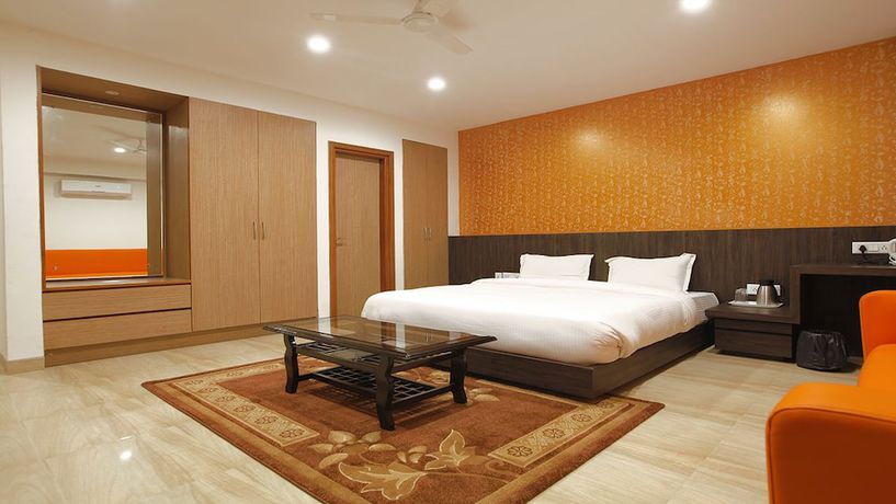 Imagen de la habitación del Hotel Santosh Dham. Foto 9