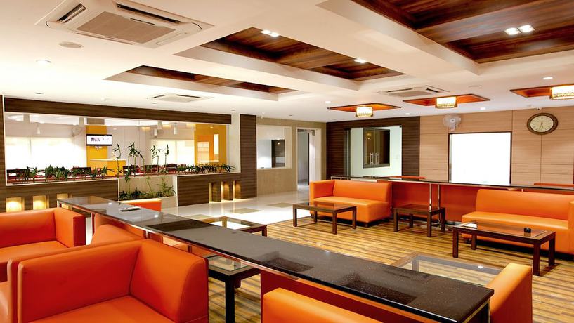 Imagen de los interiores del Hotel Santosh Dham. Foto 18