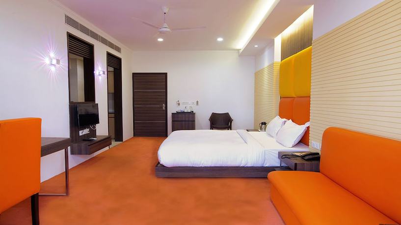 Imagen de la habitación del Hotel Santosh Dham. Foto 11
