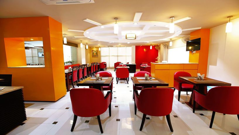 Imagen del bar/restaurante del Hotel Santosh Dham. Foto 4