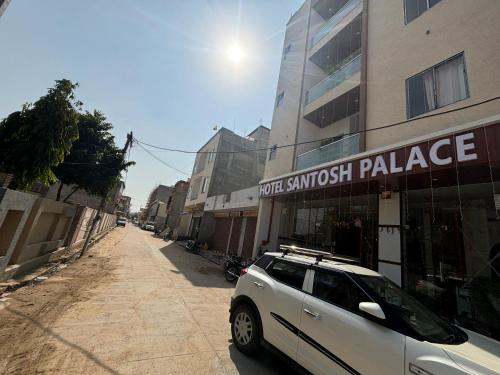 Imagen general del Hotel Santosh Palace. Foto 10