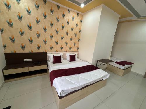 Imagen de la habitación del Hotel Santosh Palace. Foto 19